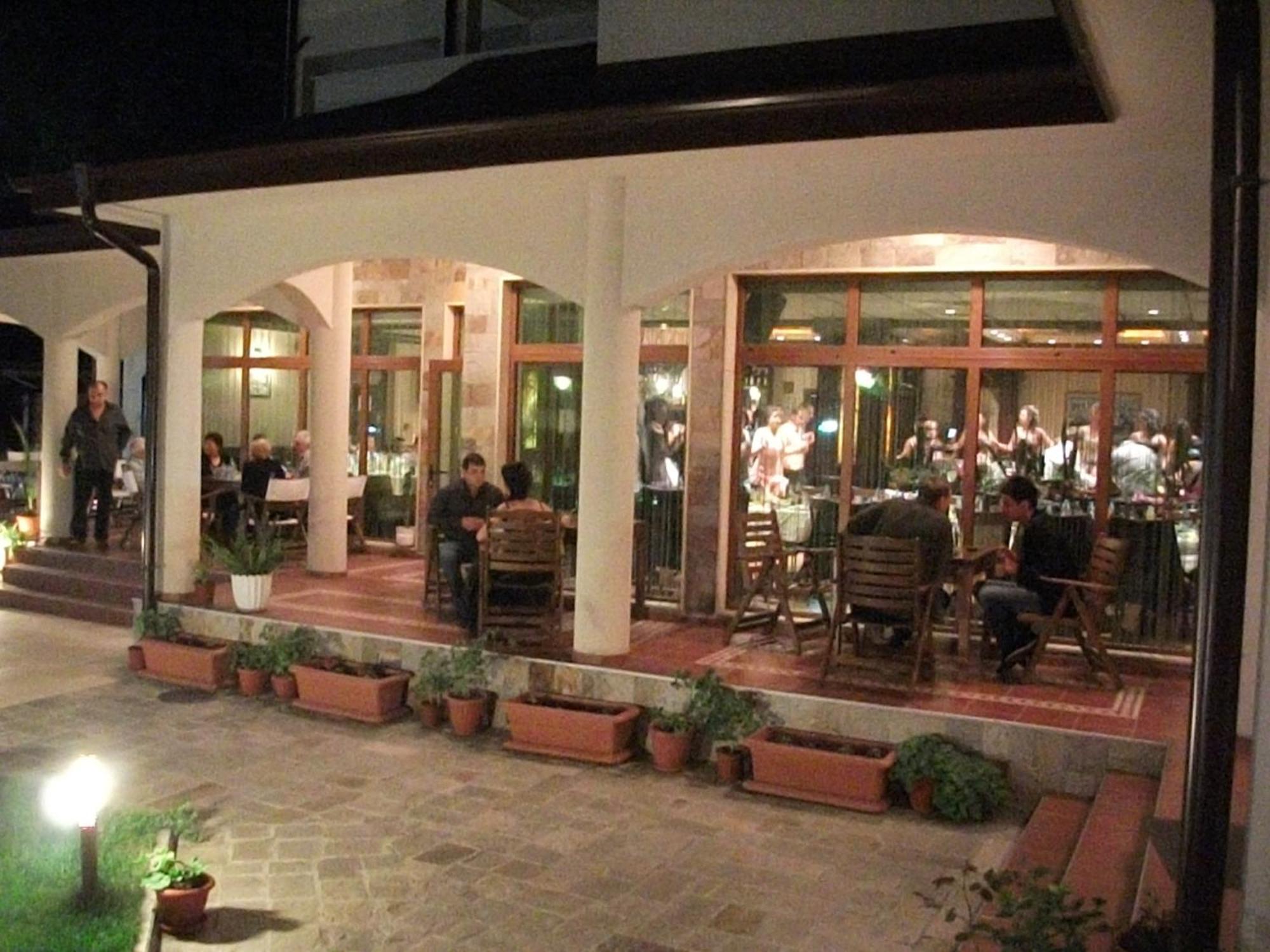 Hotel Park Karnobat Ngoại thất bức ảnh