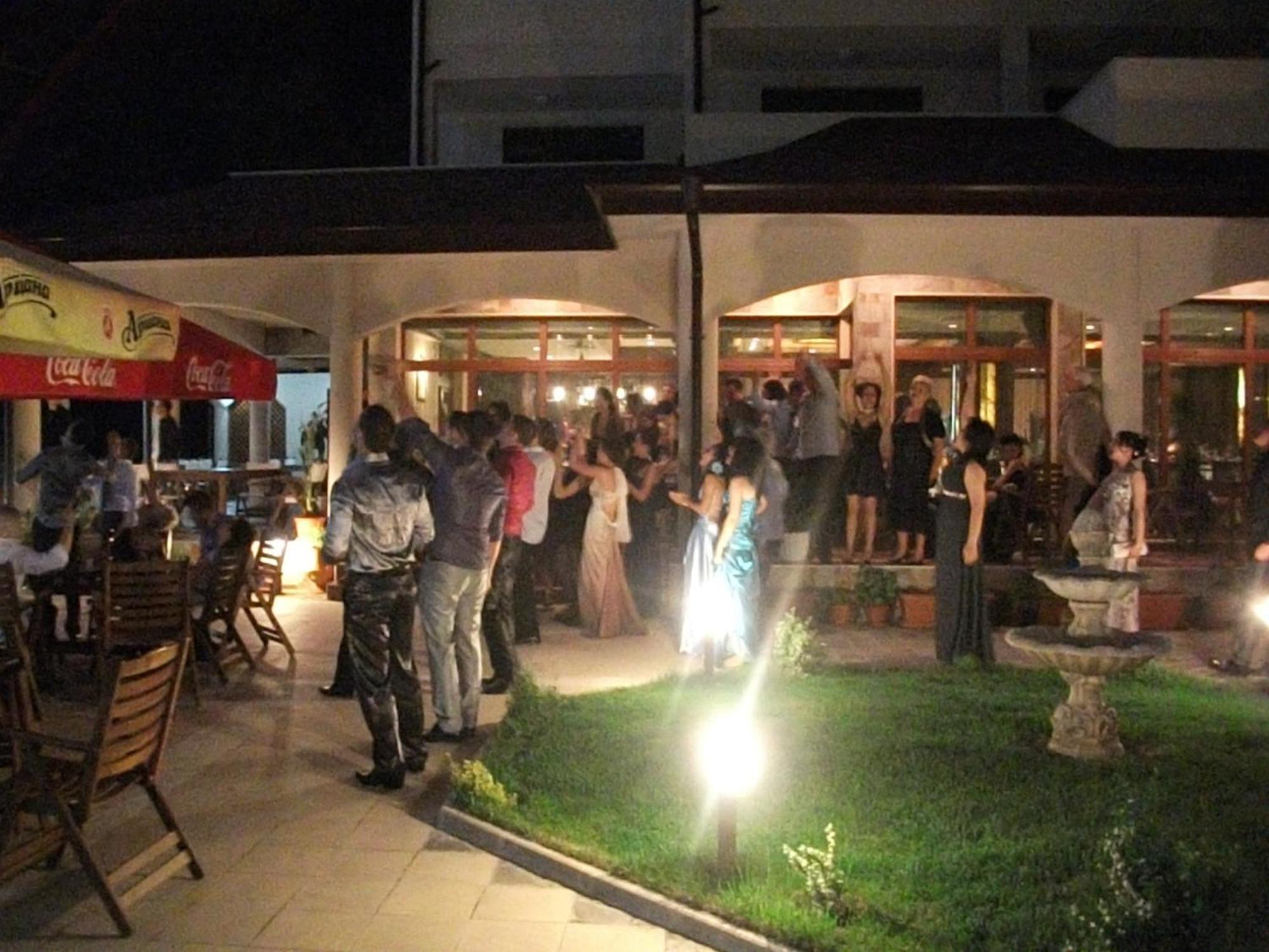 Hotel Park Karnobat Ngoại thất bức ảnh