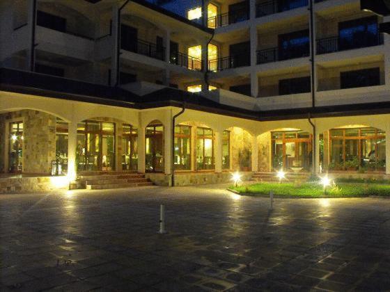 Hotel Park Karnobat Ngoại thất bức ảnh